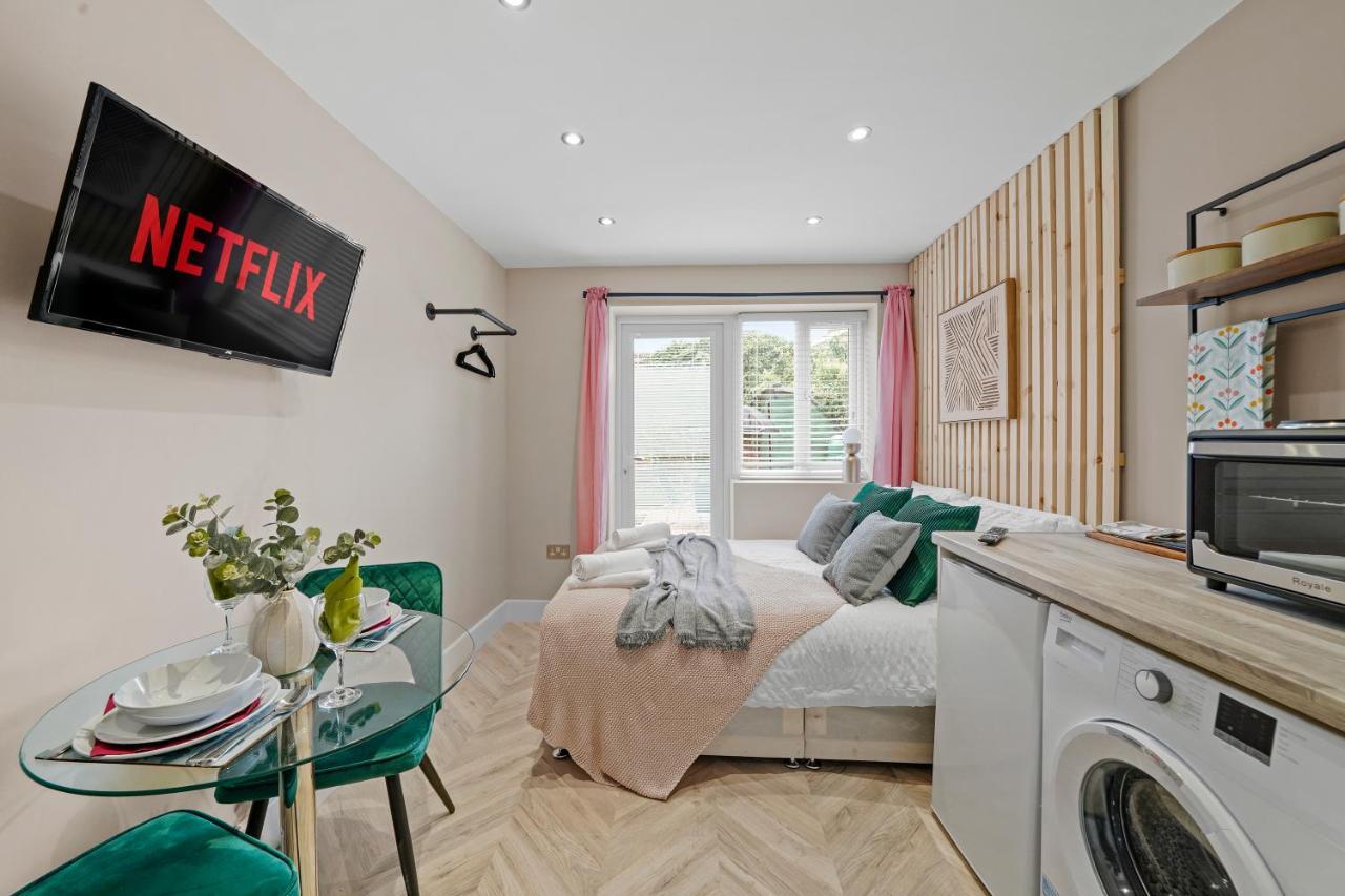 לונדון Cosy Heathrow Studios - Parking - Garden מראה חיצוני תמונה