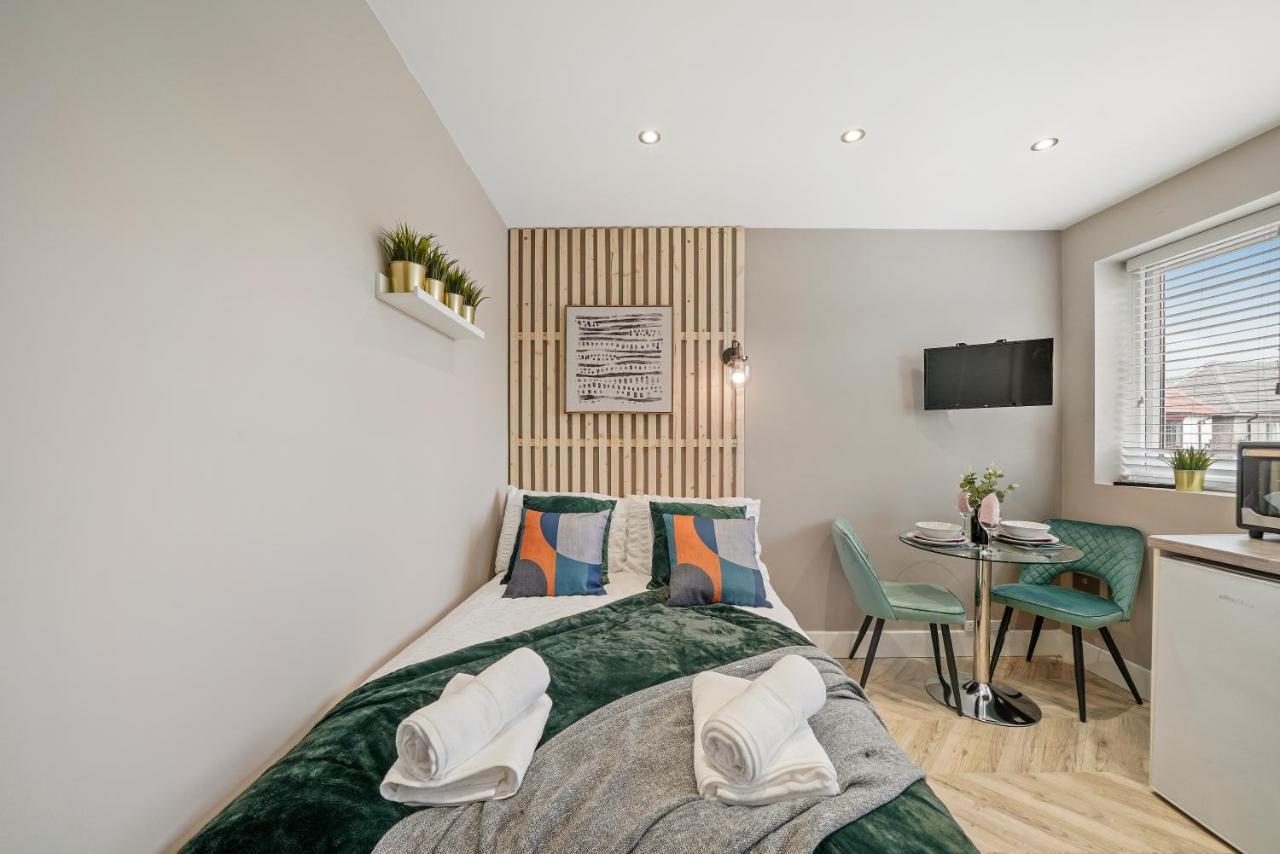 לונדון Cosy Heathrow Studios - Parking - Garden מראה חיצוני תמונה