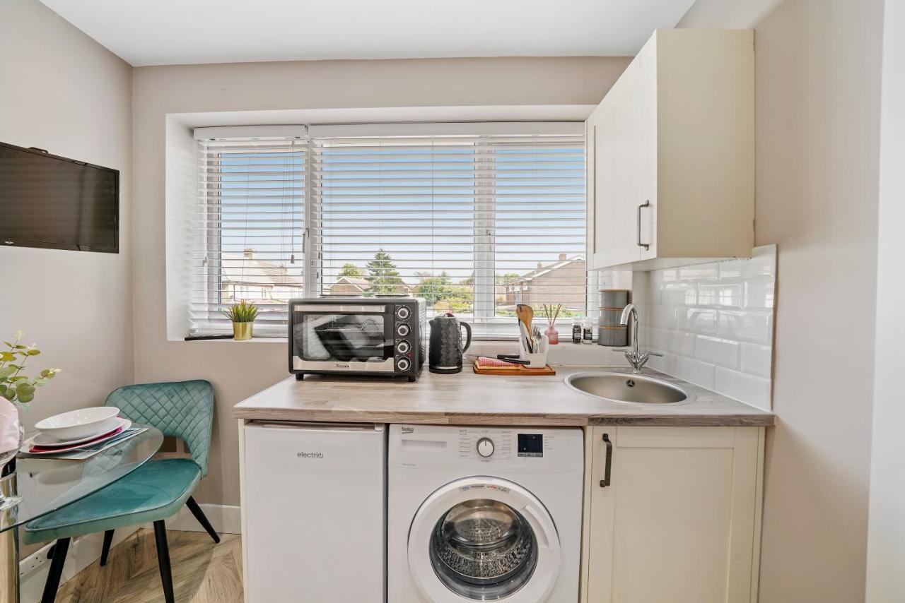לונדון Cosy Heathrow Studios - Parking - Garden מראה חיצוני תמונה