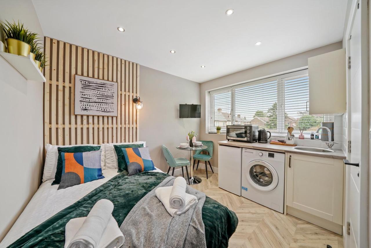 לונדון Cosy Heathrow Studios - Parking - Garden מראה חיצוני תמונה