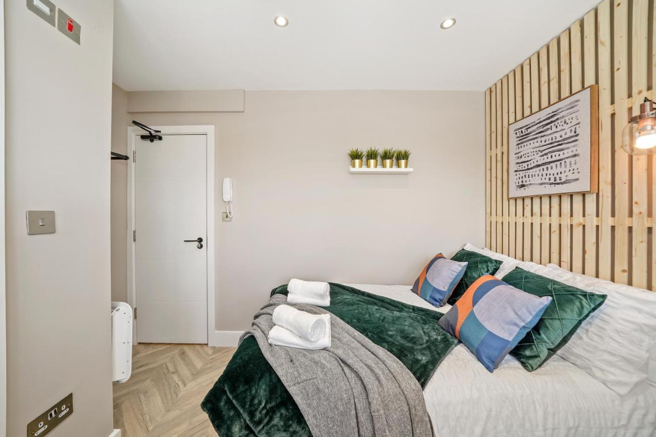 לונדון Cosy Heathrow Studios - Parking - Garden מראה חיצוני תמונה