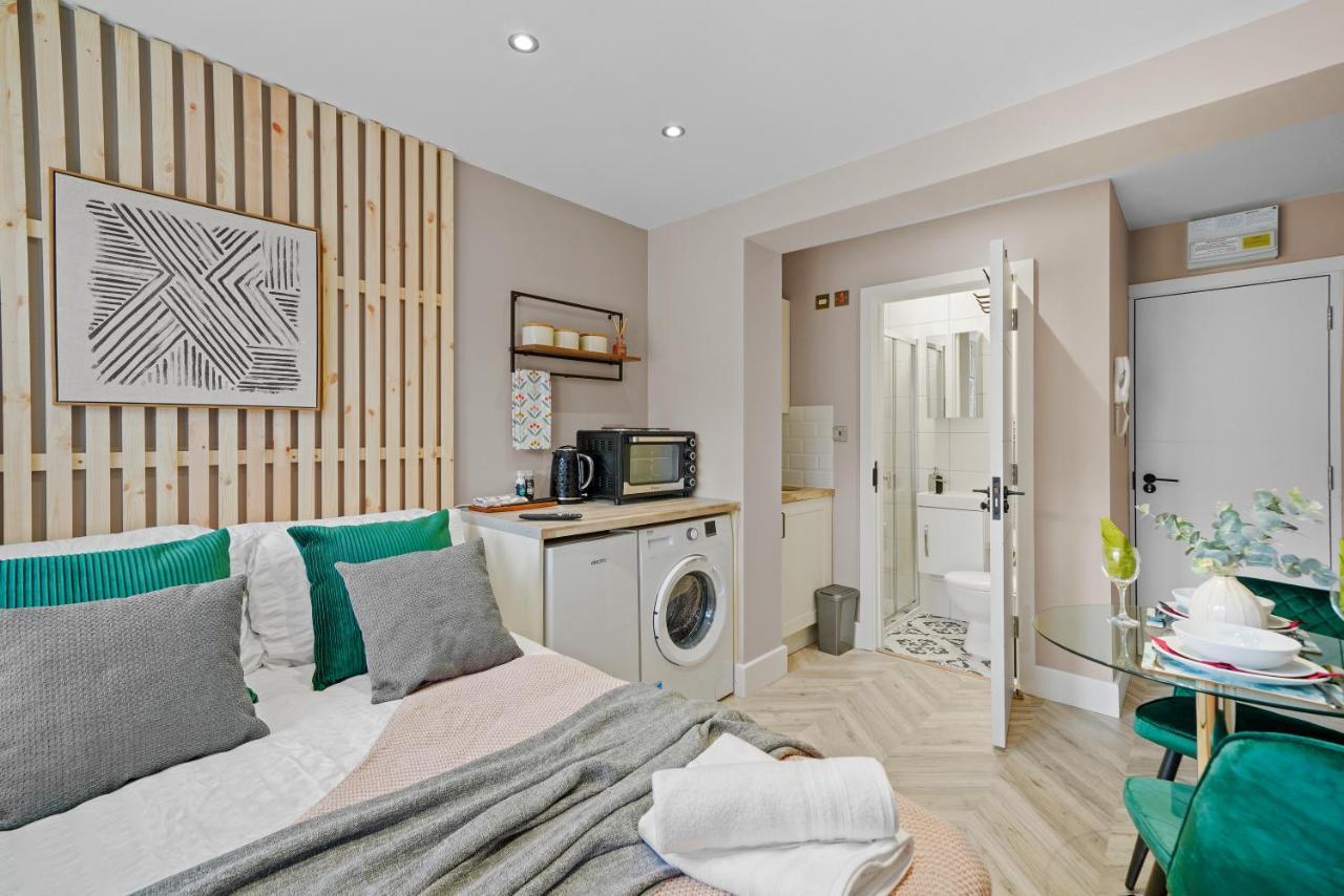 לונדון Cosy Heathrow Studios - Parking - Garden מראה חיצוני תמונה