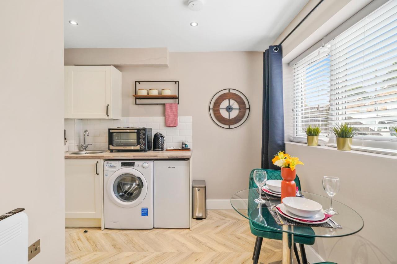 לונדון Cosy Heathrow Studios - Parking - Garden מראה חיצוני תמונה