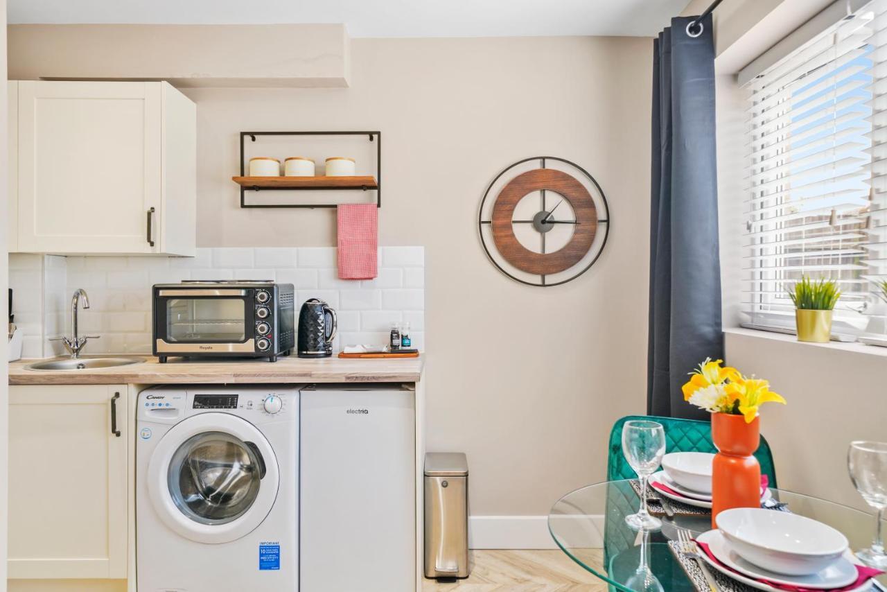 לונדון Cosy Heathrow Studios - Parking - Garden מראה חיצוני תמונה