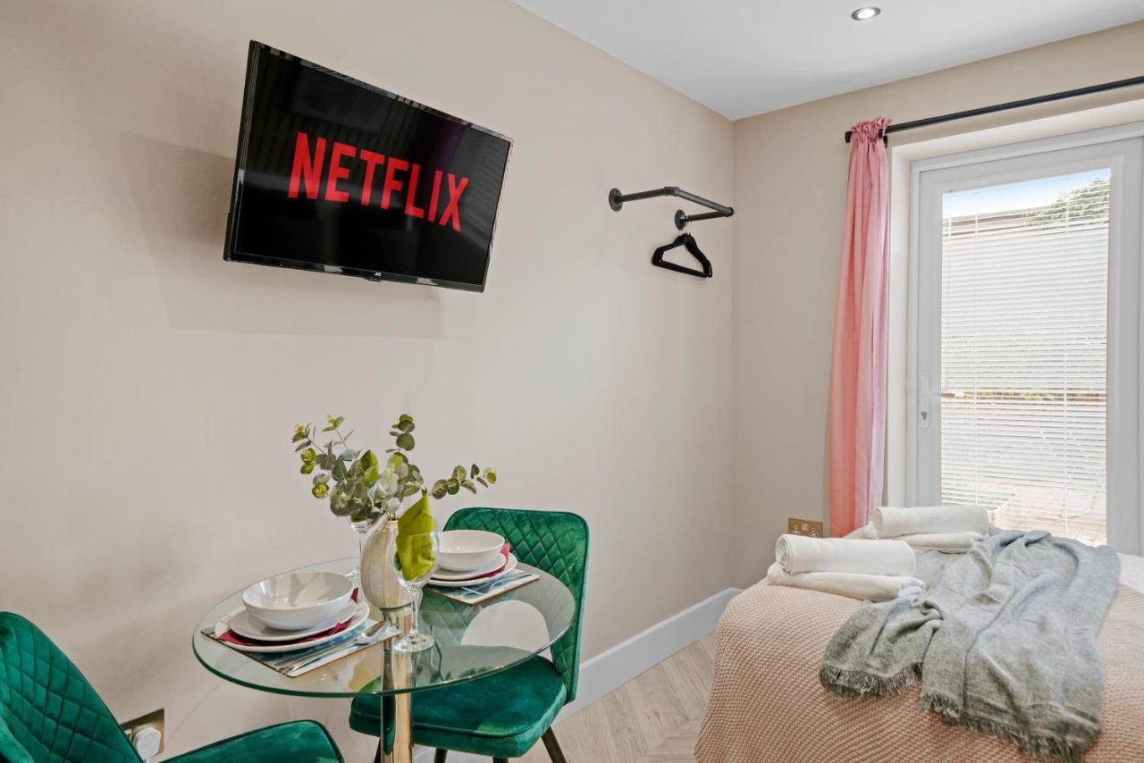 לונדון Cosy Heathrow Studios - Parking - Garden מראה חיצוני תמונה