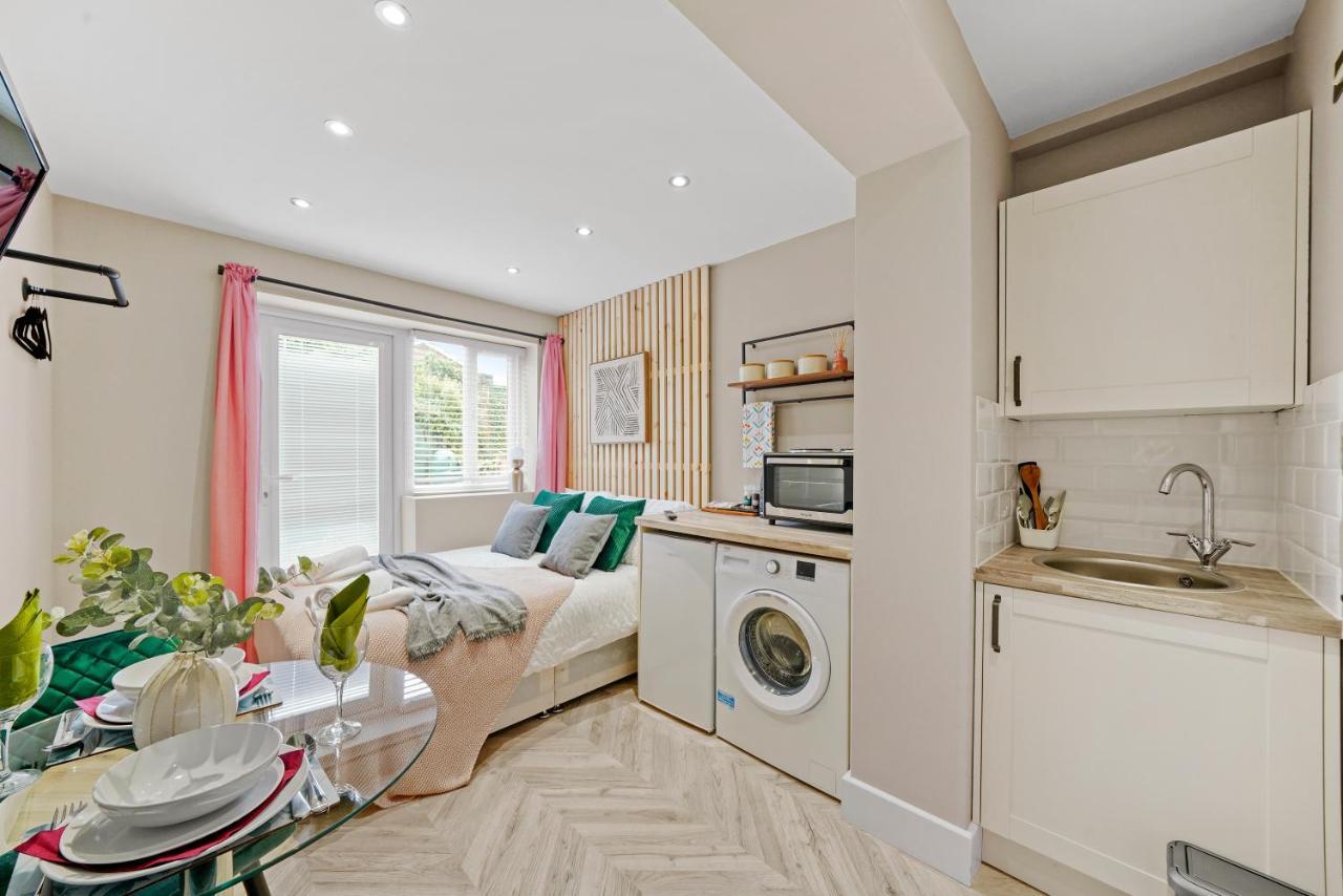 לונדון Cosy Heathrow Studios - Parking - Garden מראה חיצוני תמונה