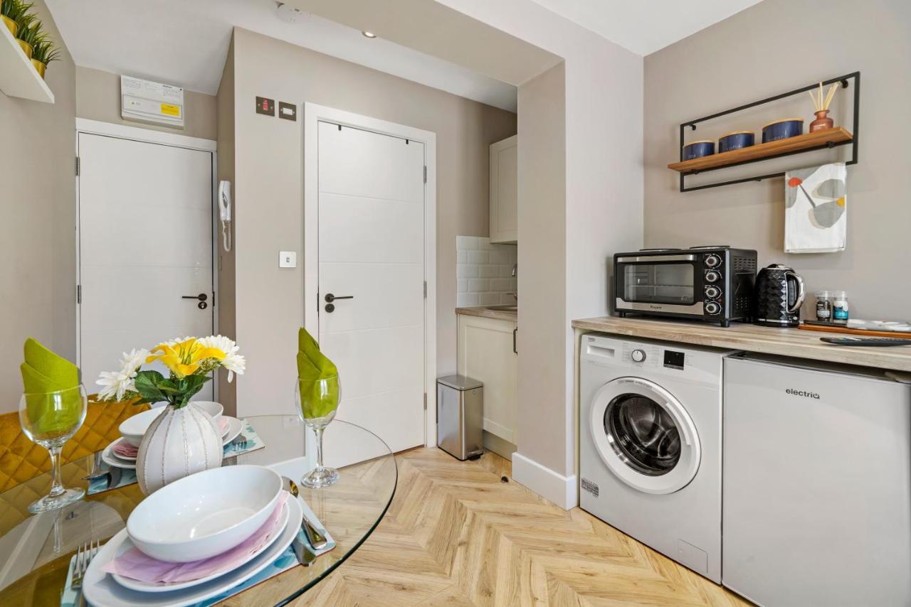 לונדון Cosy Heathrow Studios - Parking - Garden מראה חיצוני תמונה