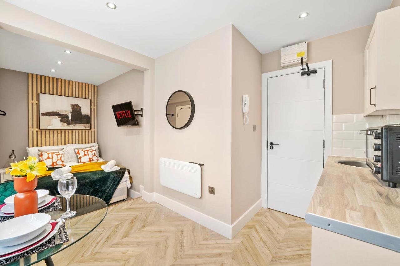 לונדון Cosy Heathrow Studios - Parking - Garden מראה חיצוני תמונה