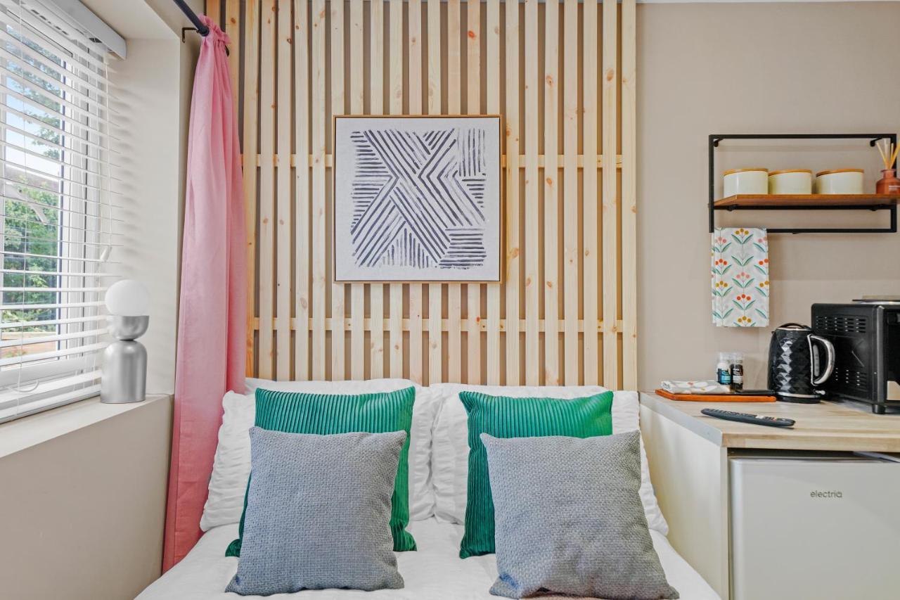 לונדון Cosy Heathrow Studios - Parking - Garden מראה חיצוני תמונה