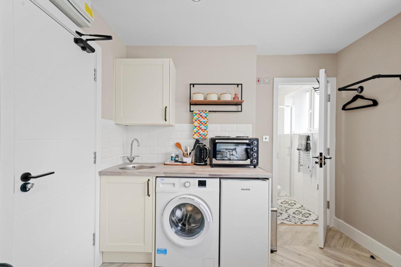 לונדון Cosy Heathrow Studios - Parking - Garden מראה חיצוני תמונה