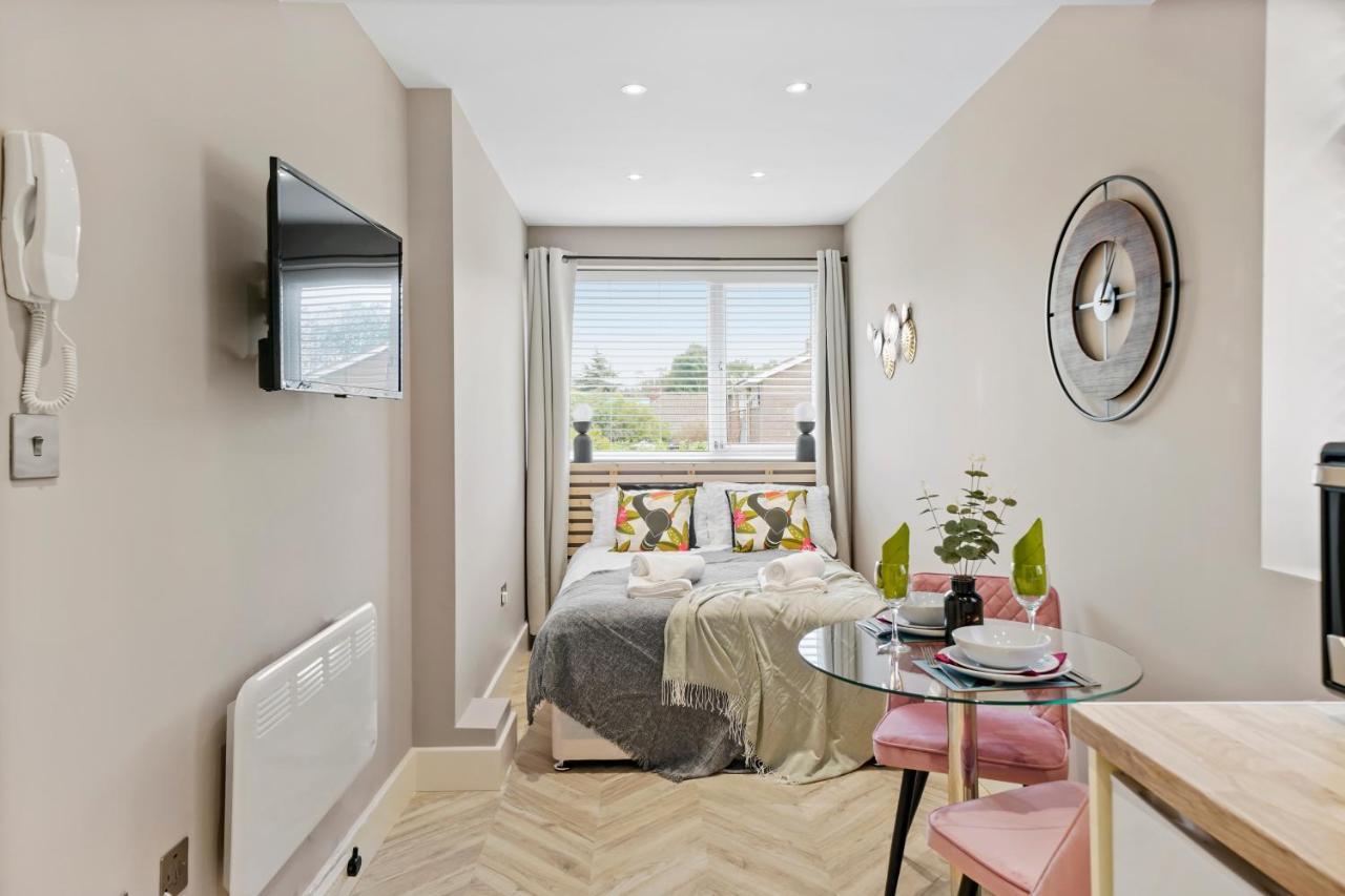לונדון Cosy Heathrow Studios - Parking - Garden מראה חיצוני תמונה