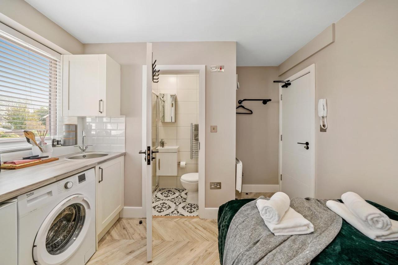 לונדון Cosy Heathrow Studios - Parking - Garden מראה חיצוני תמונה