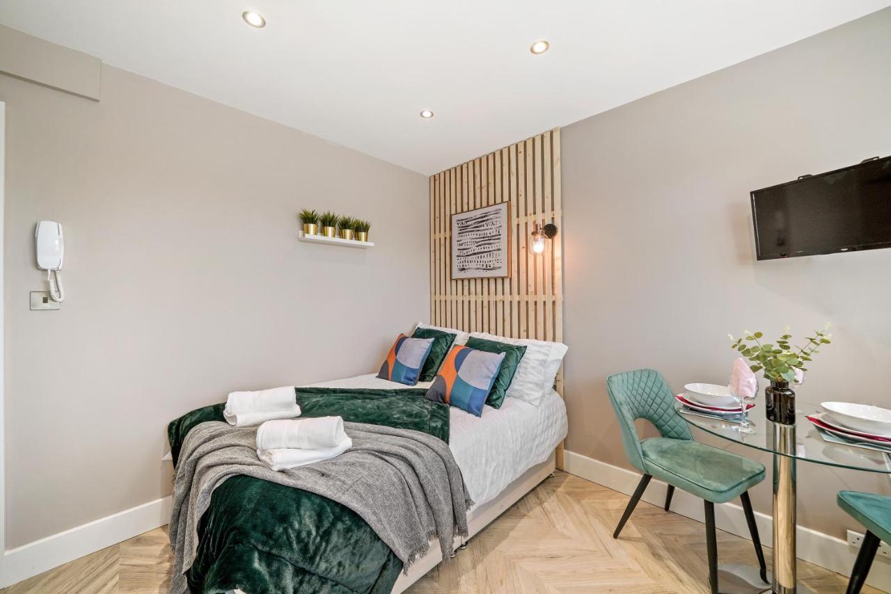 לונדון Cosy Heathrow Studios - Parking - Garden מראה חיצוני תמונה