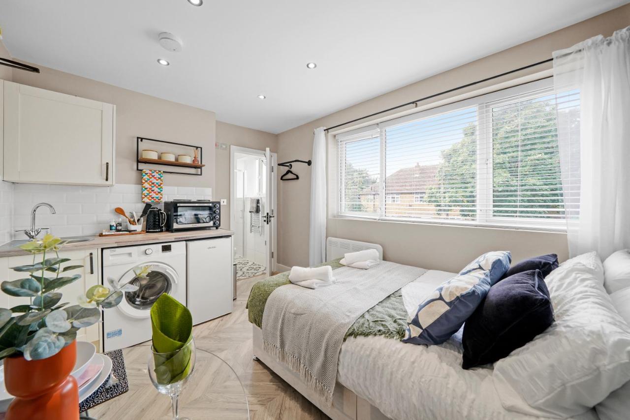 לונדון Cosy Heathrow Studios - Parking - Garden מראה חיצוני תמונה