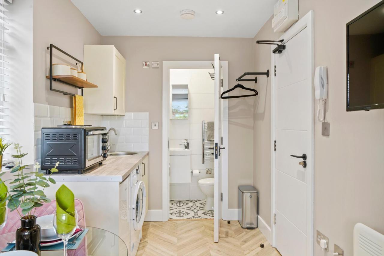 לונדון Cosy Heathrow Studios - Parking - Garden מראה חיצוני תמונה