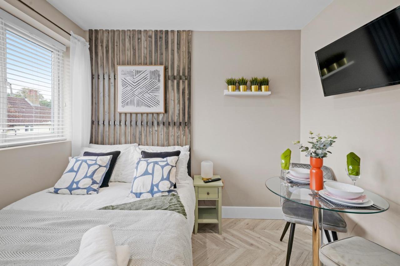 לונדון Cosy Heathrow Studios - Parking - Garden מראה חיצוני תמונה