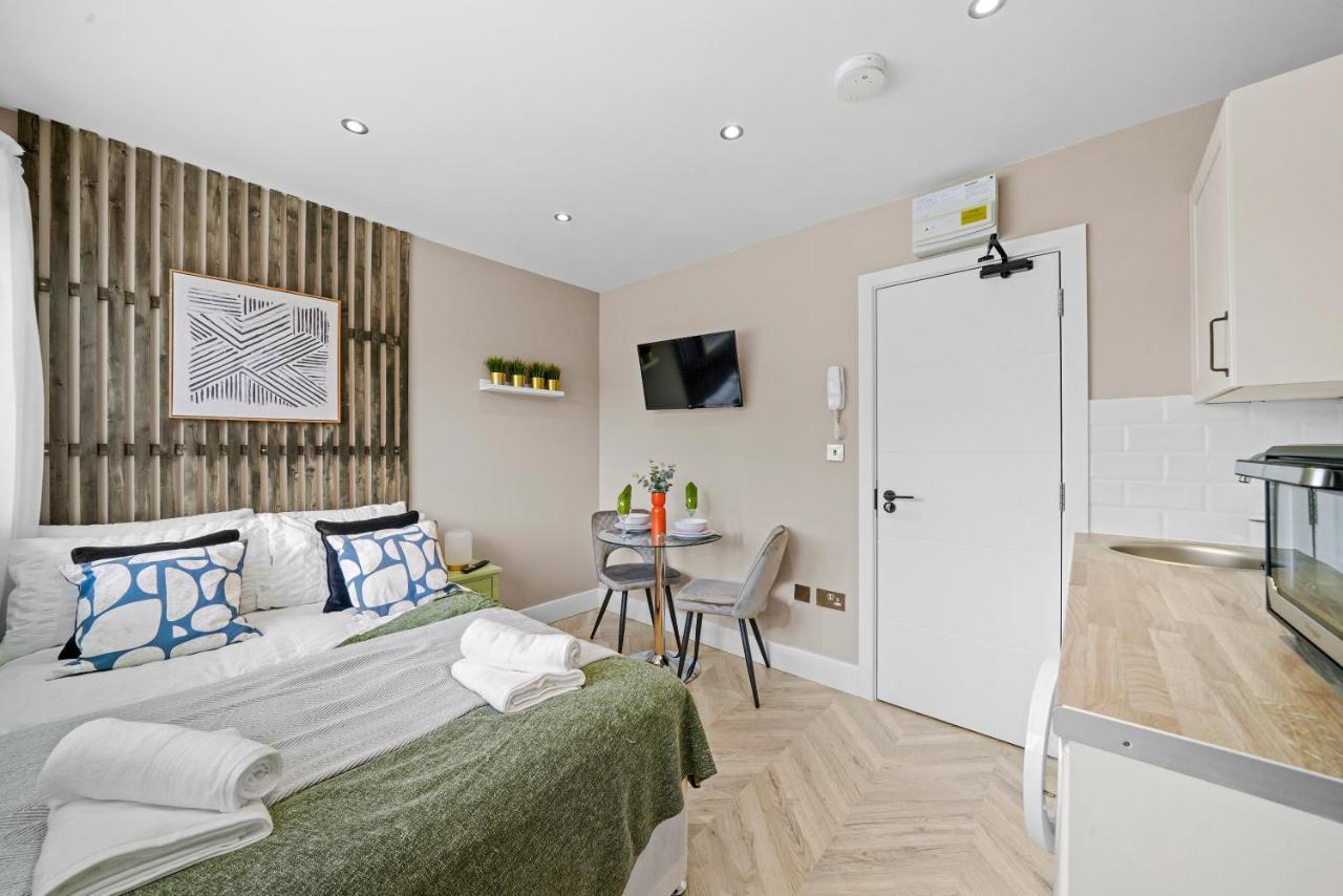 לונדון Cosy Heathrow Studios - Parking - Garden מראה חיצוני תמונה