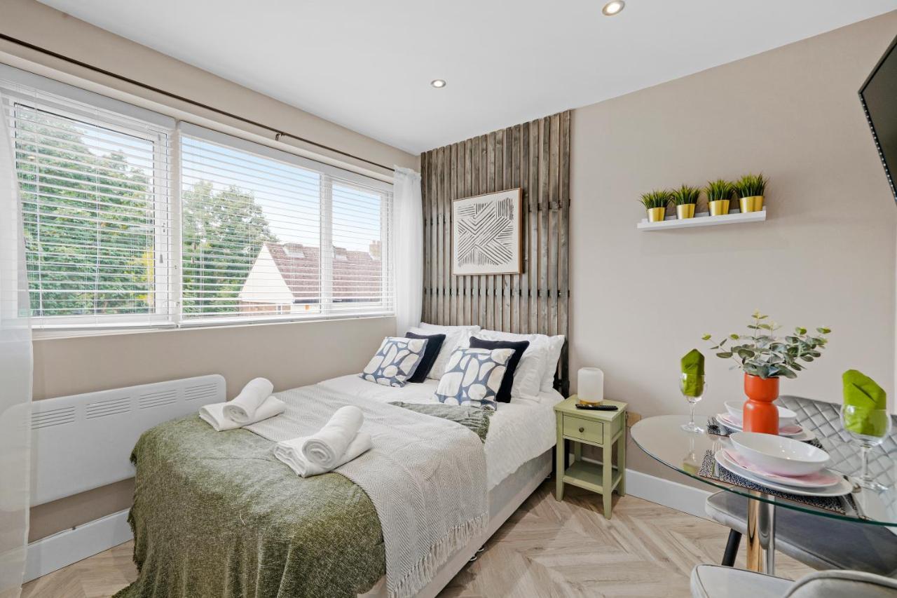 לונדון Cosy Heathrow Studios - Parking - Garden מראה חיצוני תמונה