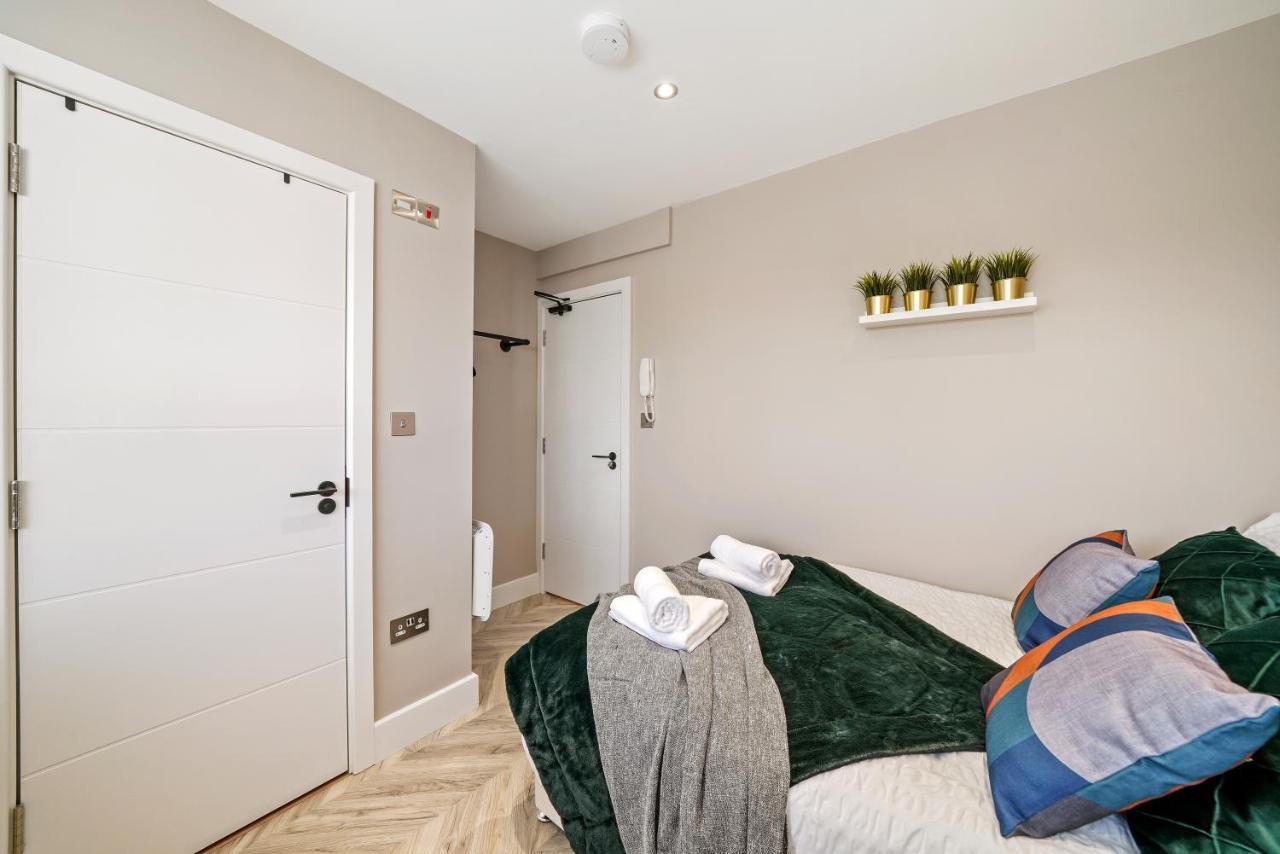 לונדון Cosy Heathrow Studios - Parking - Garden מראה חיצוני תמונה